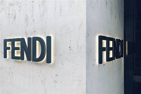 la storia di fendi|who owns fendi brand.